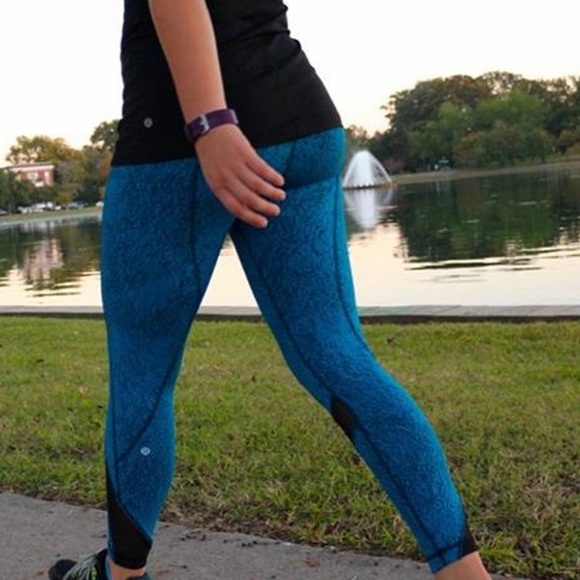 Lululemon Inspire Tight II
Power Luxtreme Spray Jacquard Shockin BlueBlack SZ 8 - Picture 14 of 15